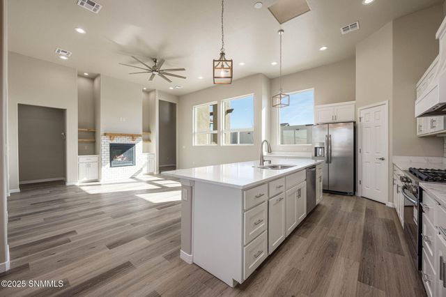 701 Basha Arc, Las Cruces, NM 88005