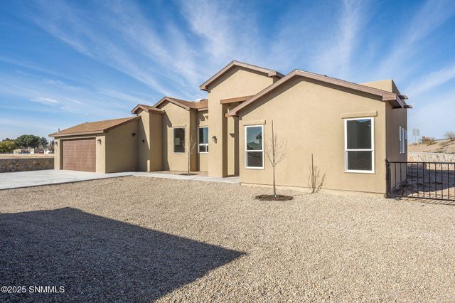 701 Basha Arc, Las Cruces, NM 88005