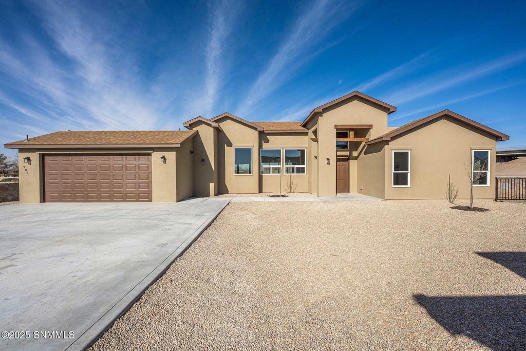 701 Basha Arc, Las Cruces, NM 88005