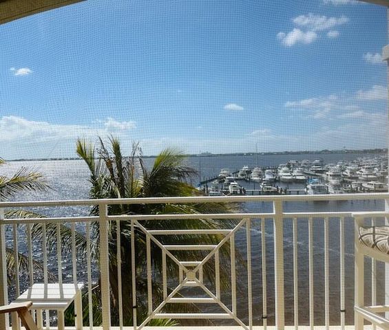 975 NW Flagler Avenue 403, Stuart, FL 34994