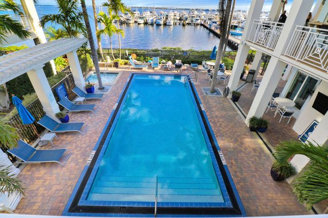 975 NW Flagler Avenue 403, Stuart, FL 34994