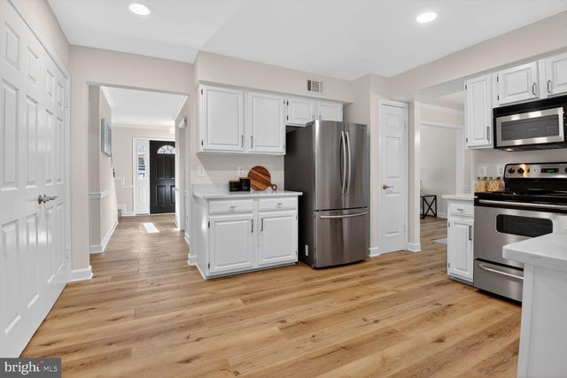 2790 MANSWAY DR, Herndon, VA 20171