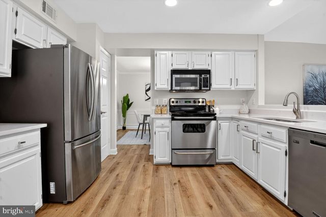 2790 MANSWAY DR, Herndon, VA 20171