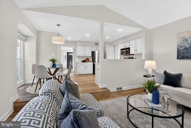 2790 MANSWAY DR, Herndon, VA 20171