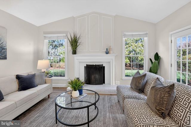 2790 MANSWAY DR, Herndon, VA 20171