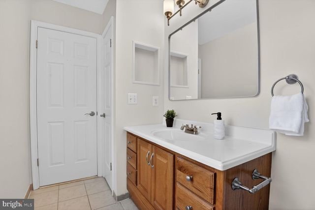 2790 MANSWAY DR, Herndon, VA 20171