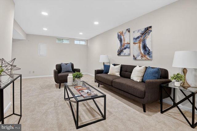 2790 MANSWAY DR, Herndon, VA 20171