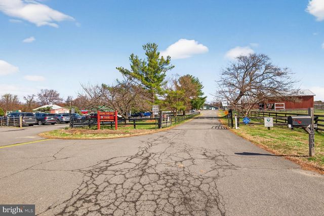 2790 MANSWAY DR, Herndon, VA 20171