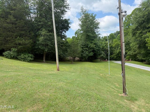 12114 Keeshond Road, Coeburn, VA 24230
