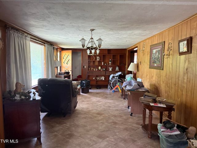 12114 Keeshond Road, Coeburn, VA 24230