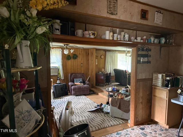 12114 Keeshond Road, Coeburn, VA 24230