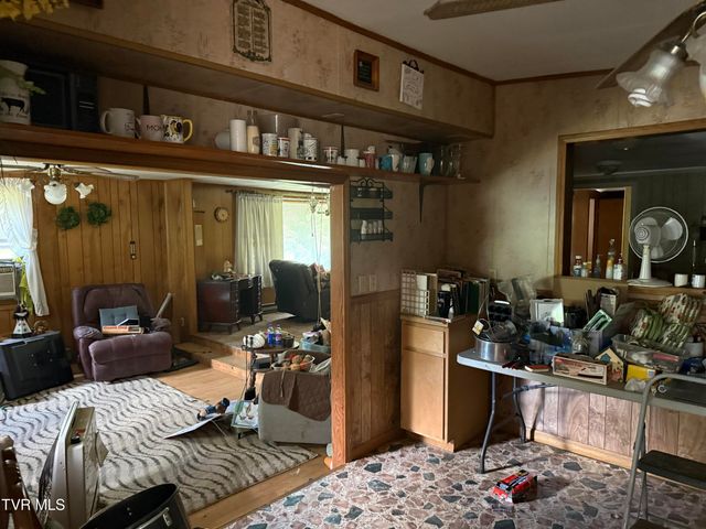 12114 Keeshond Road, Coeburn, VA 24230
