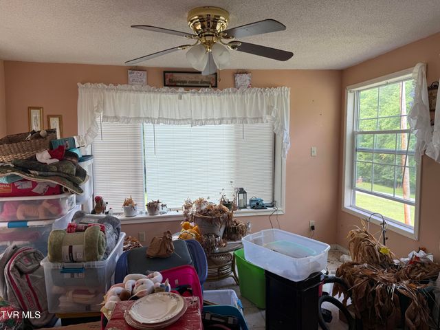 12114 Keeshond Road, Coeburn, VA 24230