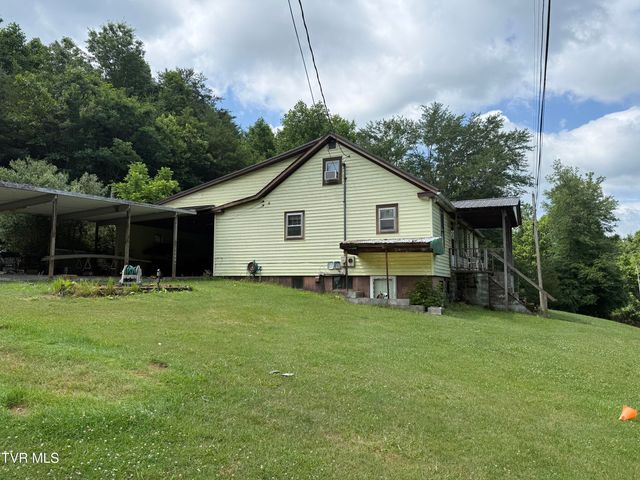 12114 Keeshond Road, Coeburn, VA 24230