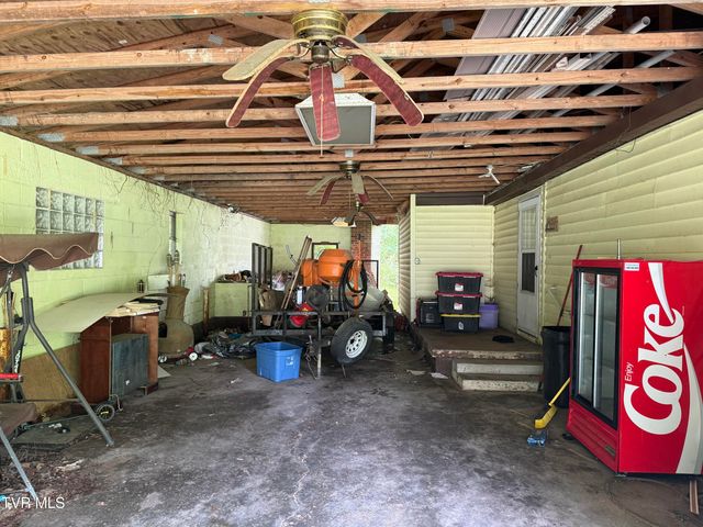 12114 Keeshond Road, Coeburn, VA 24230