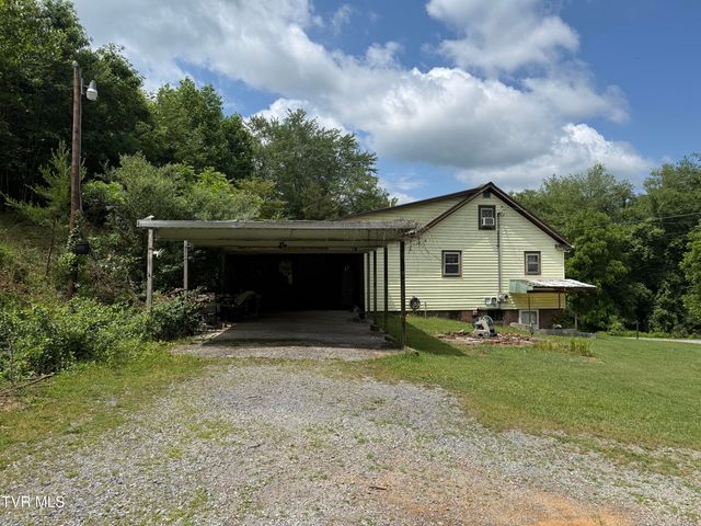 12114 Keeshond Road, Coeburn, VA 24230