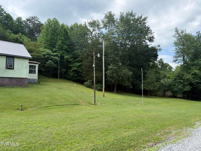 12114 Keeshond Road, Coeburn, VA 24230