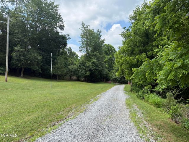 12114 Keeshond Road, Coeburn, VA 24230
