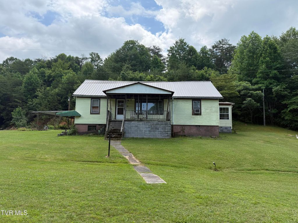 12114 Keeshond Road, Coeburn, VA 24230