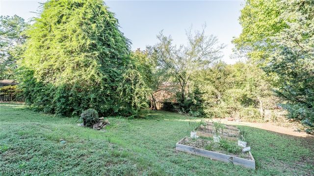 1401 6th Street, Van Buren, AR 72956