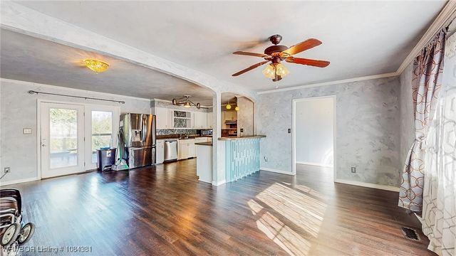 1401 6th Street, Van Buren, AR 72956