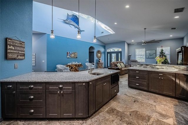 2424 BURNS AVENUE, Lake Wales, FL 33898