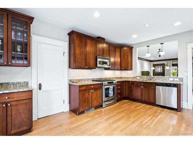 945 Adams St, Denver, CO 80206