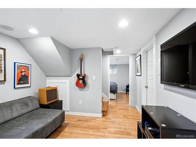 945 Adams St, Denver, CO 80206