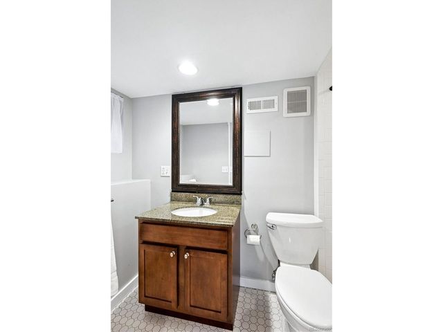 945 Adams St, Denver, CO 80206