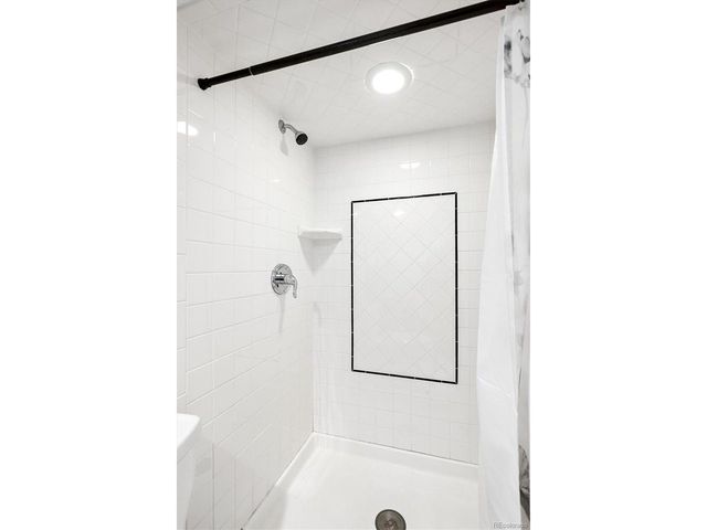 945 Adams St, Denver, CO 80206