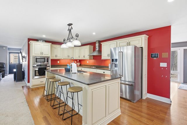 1017 FALCON DR, Columbia, MO 65201