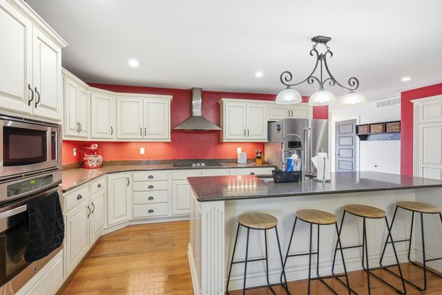 1017 FALCON DR, Columbia, MO 65201