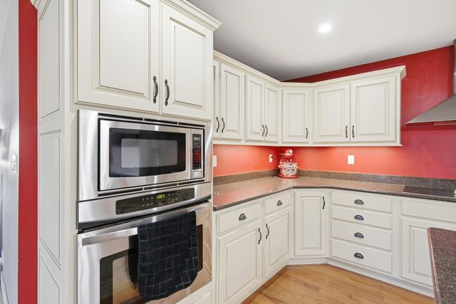 1017 FALCON DR, Columbia, MO 65201