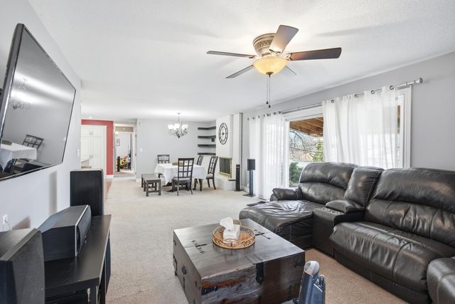 1017 FALCON DR, Columbia, MO 65201