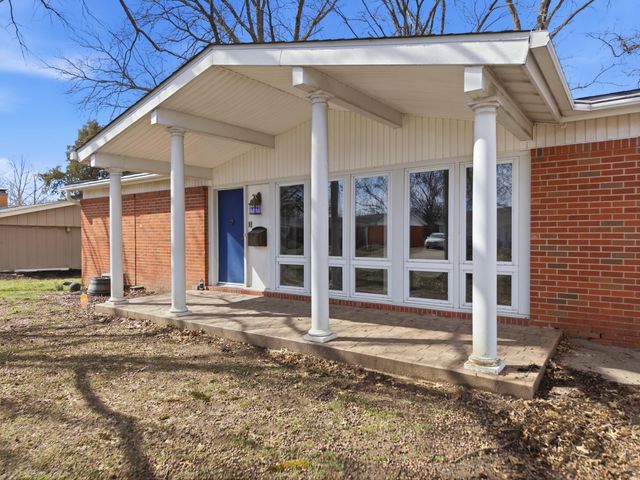 1017 FALCON DR, Columbia, MO 65201