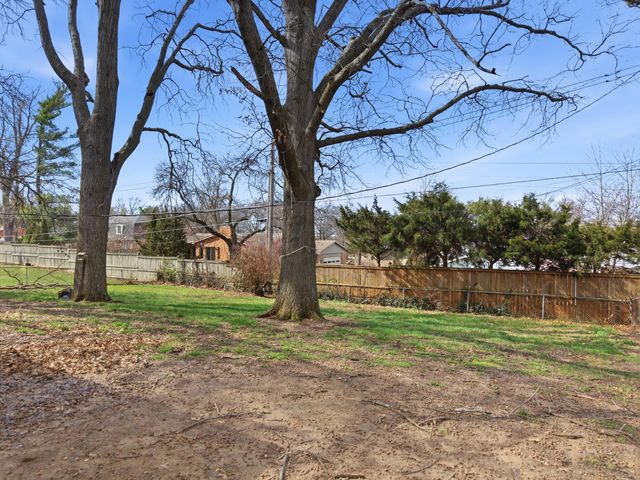 1017 FALCON DR, Columbia, MO 65201