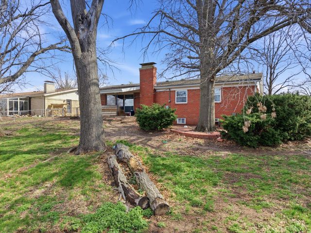 1017 FALCON DR, Columbia, MO 65201