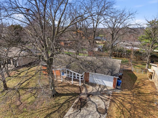 1017 FALCON DR, Columbia, MO 65201