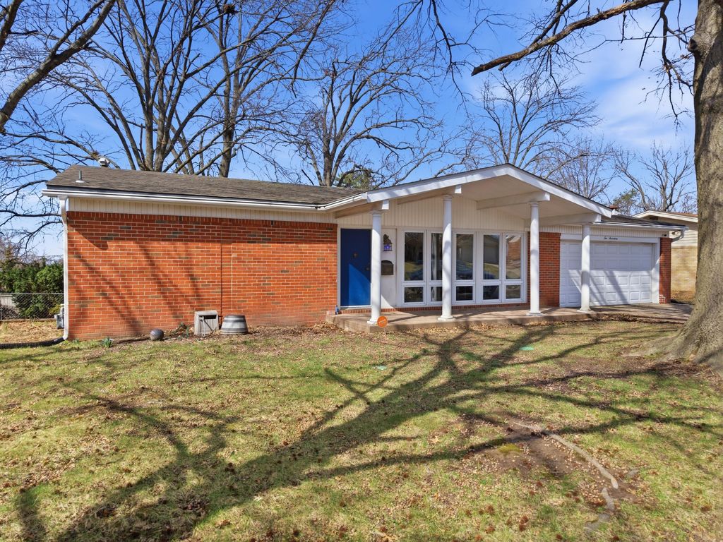 1017 FALCON DR, Columbia, MO 65201