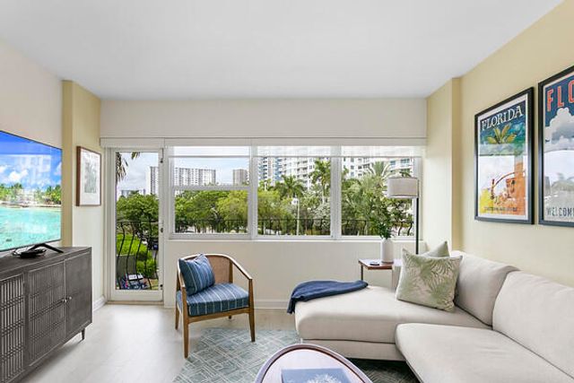 3250 NE 28th Street 305, Fort Lauderdale, FL 33308