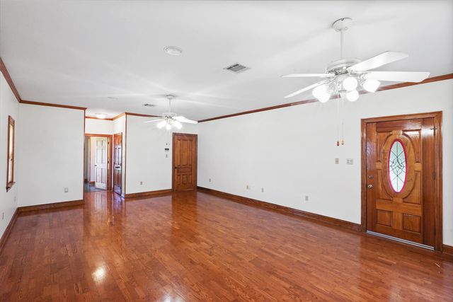 109 Parlange Dr, Houma, LA 70360