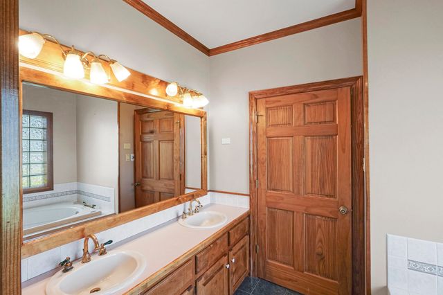 109 Parlange Dr, Houma, LA 70360