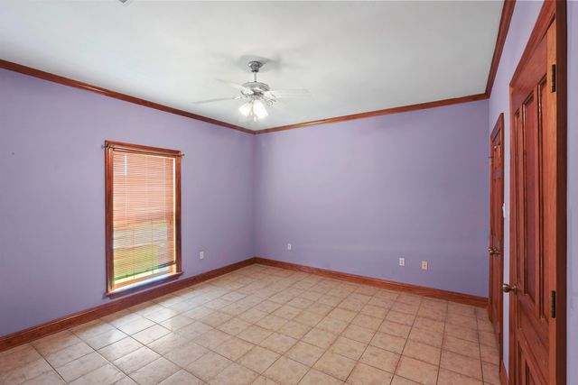 109 Parlange Dr, Houma, LA 70360