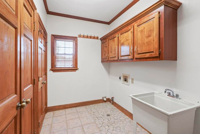 109 Parlange Dr, Houma, LA 70360