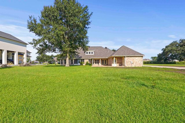 109 Parlange Dr, Houma, LA 70360