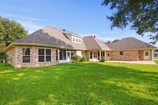 109 Parlange Dr, Houma, LA 70360