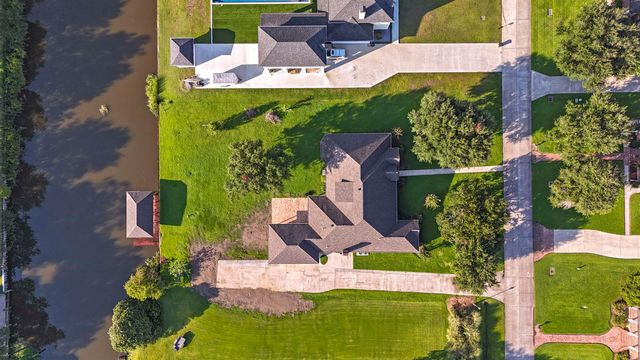 109 Parlange Dr, Houma, LA 70360