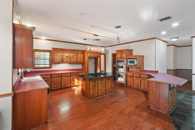 109 Parlange Dr, Houma, LA 70360