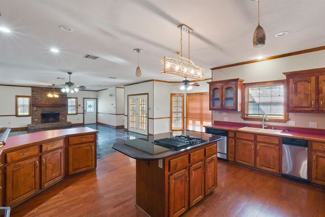 109 Parlange Dr, Houma, LA 70360