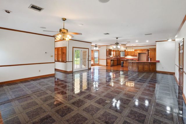 109 Parlange Dr, Houma, LA 70360